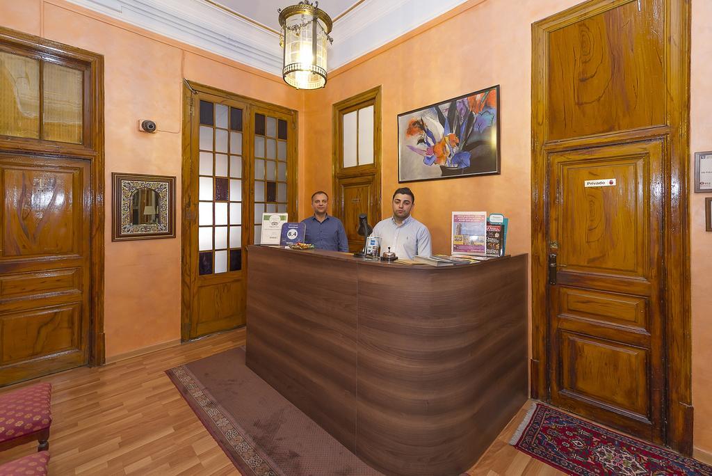 Hostal Girona Barselona Dış mekan fotoğraf