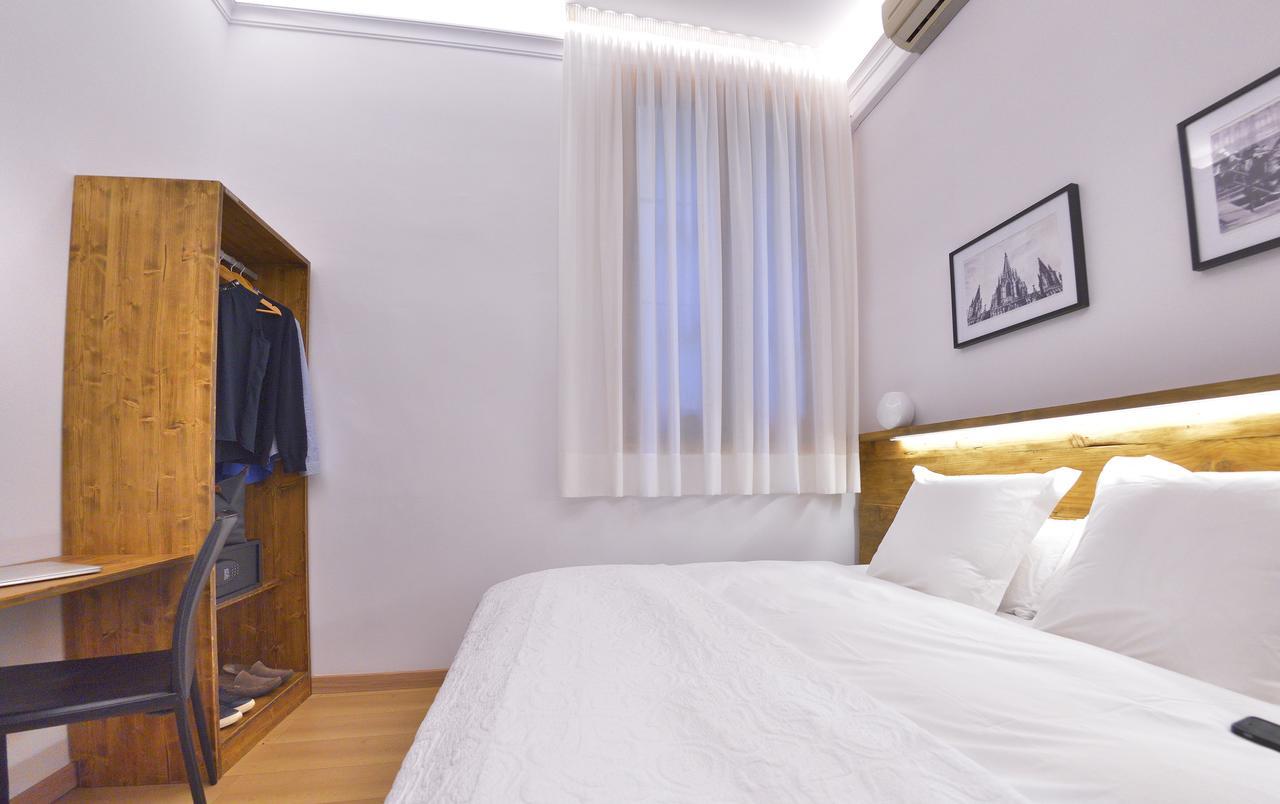 Hostal Girona Barselona Dış mekan fotoğraf